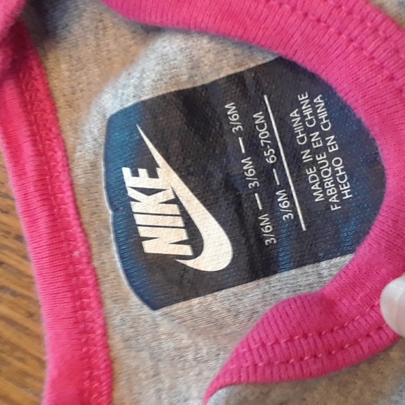 Size 3-6 months baby girls Nike onesie - Picture 5 of 12